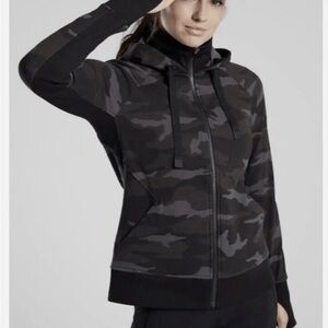 Athleta Triumph Printed Hoodie Camo XS EUC